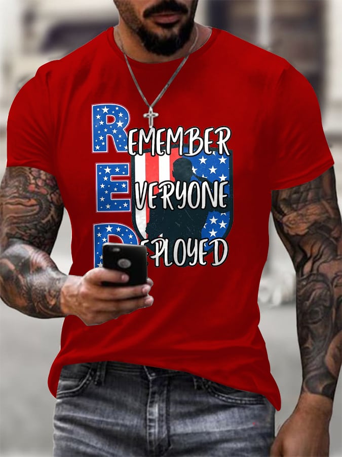 Men's On Friday We Wear Red Remember Everyone Deployed Print short-sleeved T-shirt